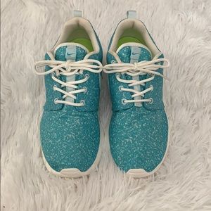 SOLD Nike Rosherun Women